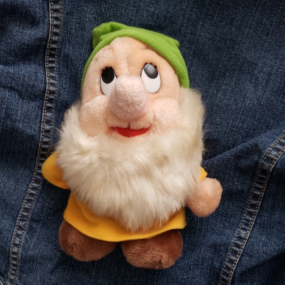 Bashful Dwarf - Picture 1 of 3